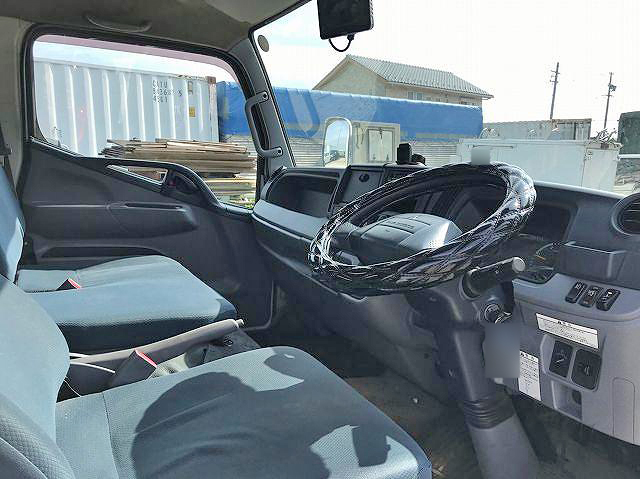 三菱ふそうキャンターアルミバン小型（2t・3t）[写真21]