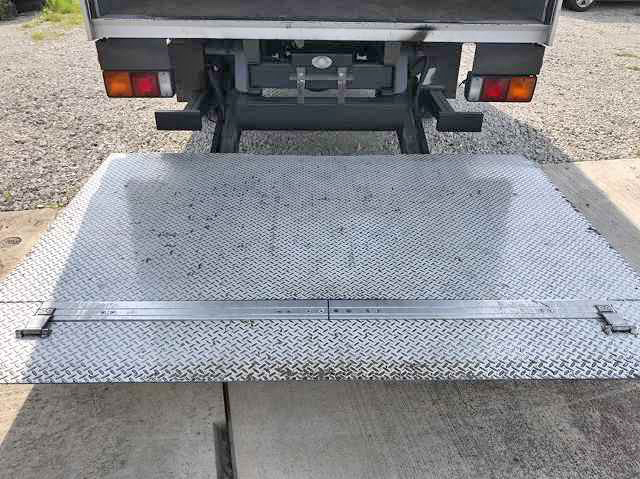 三菱ふそうキャンターアルミバン小型（2t・3t）[写真09]