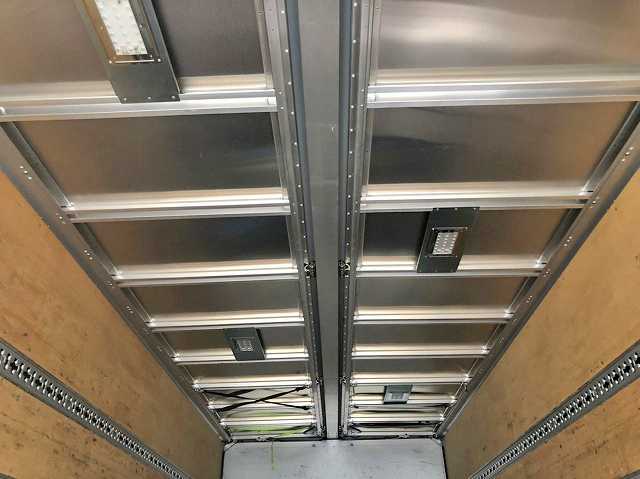 いすゞフォワードアルミウイング中型（4t）[写真10]