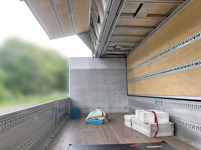 いすゞフォワードアルミウイング中型（4t）[写真11]