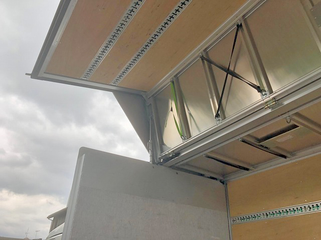 いすゞフォワードアルミウイング中型（4t）[写真12]