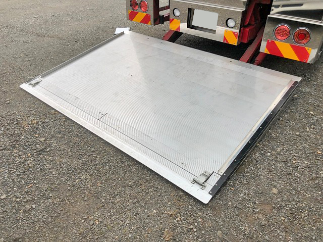 いすゞフォワードアルミウイング中型（4t）[写真18]