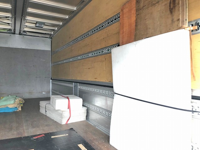 いすゞフォワードアルミウイング中型（4t）[写真09]