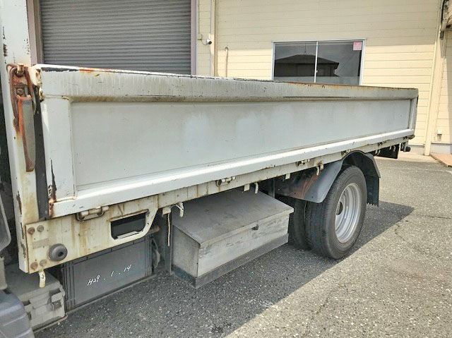 三菱ふそうキャンターガッツ平ボディ小型（2t・3t）[写真10]