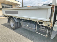 三菱ふそうキャンターガッツ平ボディ小型（2t・3t）[写真12]