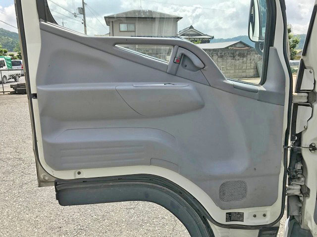 三菱ふそうキャンターガッツ平ボディ小型（2t・3t）[写真28]