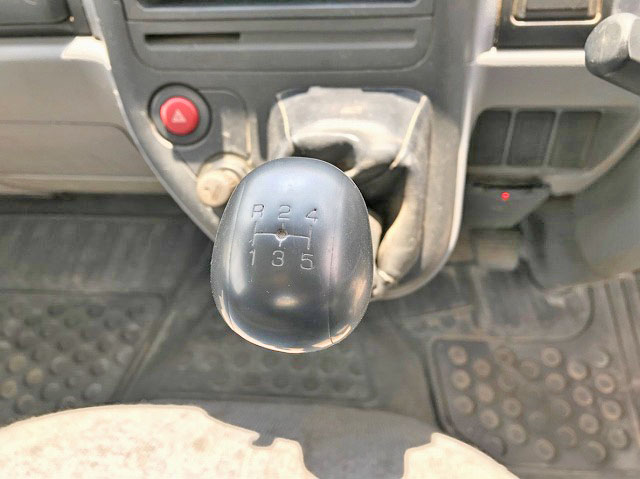 三菱ふそうキャンターガッツ平ボディ小型（2t・3t）[写真35]