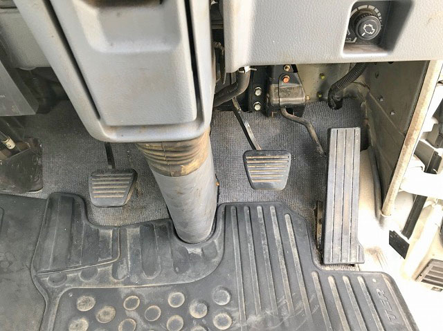 三菱ふそうキャンターガッツ平ボディ小型（2t・3t）[写真36]