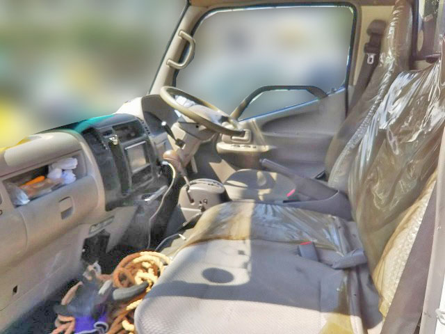 日野デュトロ平ボディ小型（2t・3t）[写真29]