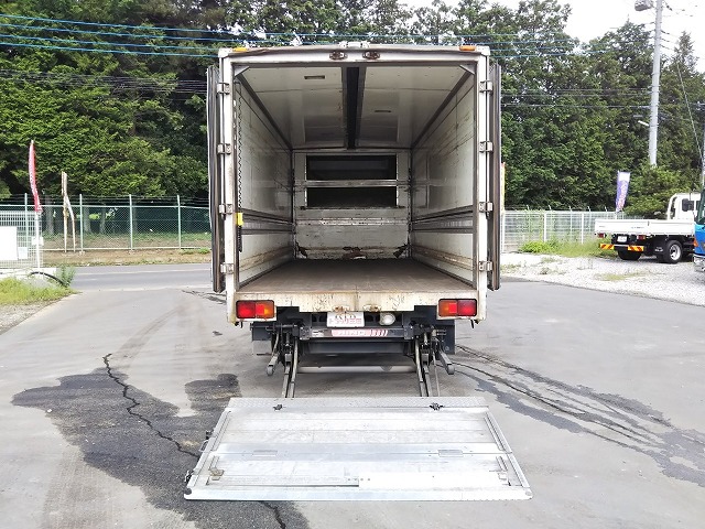 日野レンジャー冷蔵冷凍ウイング中型（4t）[写真11]