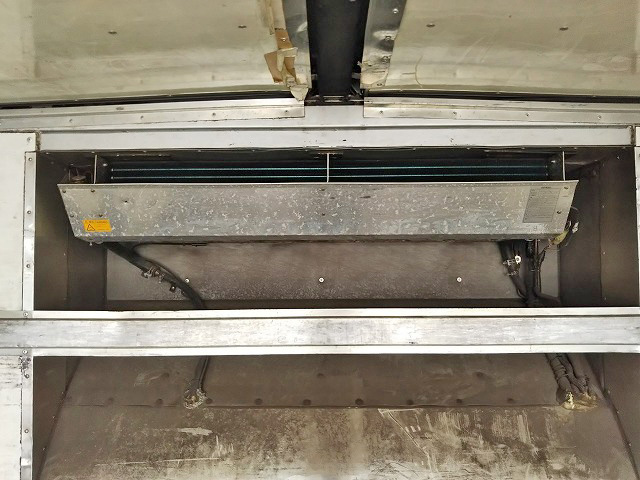 日野レンジャー冷蔵冷凍ウイング中型（4t）[写真14]