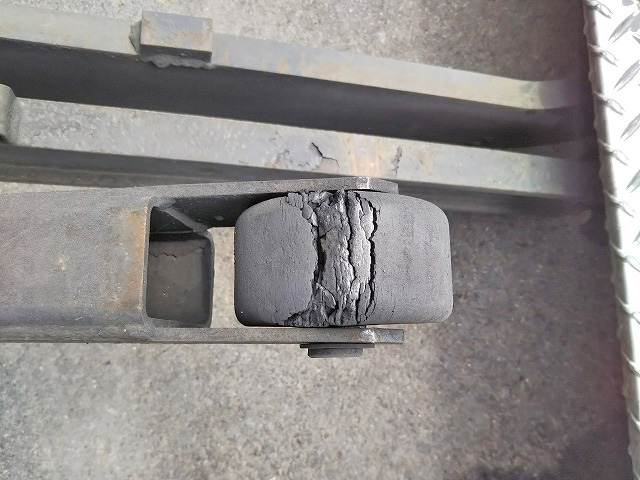 日野レンジャー冷蔵冷凍ウイング中型（4t）[写真19]