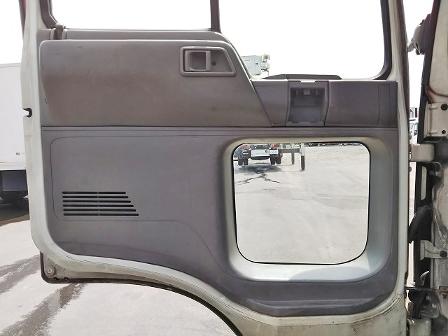 日野レンジャー冷蔵冷凍ウイング中型（4t）[写真29]