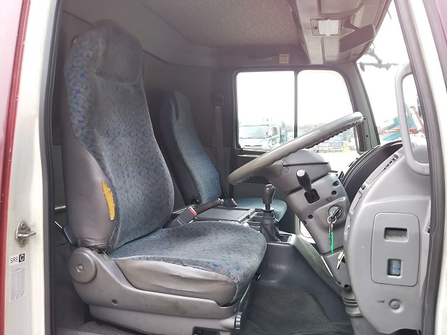 日野レンジャー冷蔵冷凍ウイング中型（4t）[写真31]