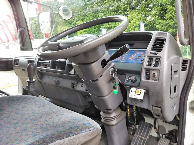 日野レンジャー冷蔵冷凍ウイング中型（4t）[写真32]