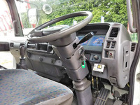 日野レンジャー冷蔵冷凍ウイング中型（4t）[写真32]