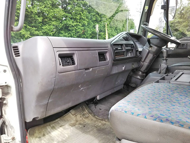 日野レンジャー冷蔵冷凍ウイング中型（4t）[写真34]