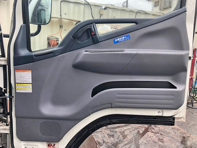 三菱ふそうキャンター冷凍車（冷蔵車）小型（2t・3t）[写真30]