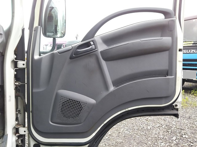 いすゞエルフアルミバン小型（2t・3t）[写真27]