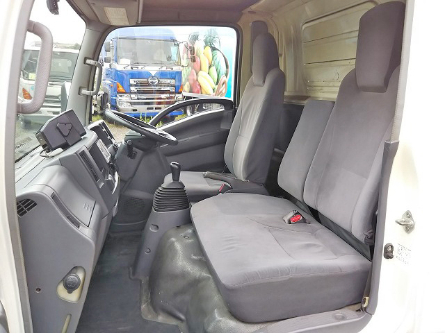 いすゞエルフアルミバン小型（2t・3t）[写真30]