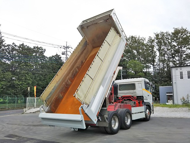 UDトラックスクオンダンプ大型（10t）[写真02]