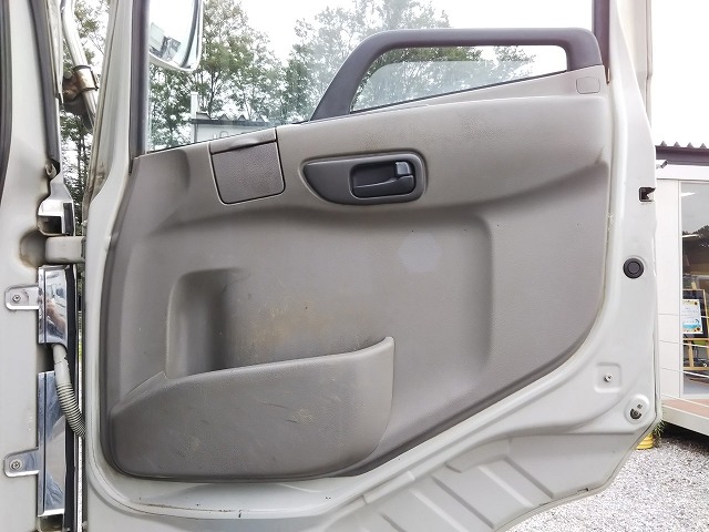 UDトラックスクオンダンプ大型（10t）[写真26]