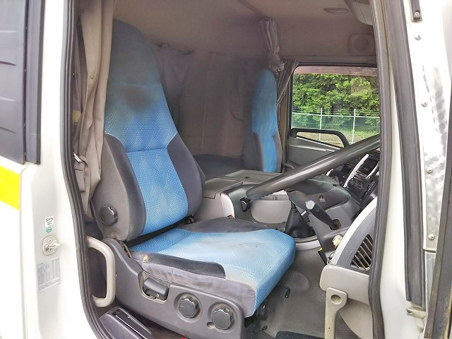 UDトラックスクオンダンプ大型（10t）[写真27]