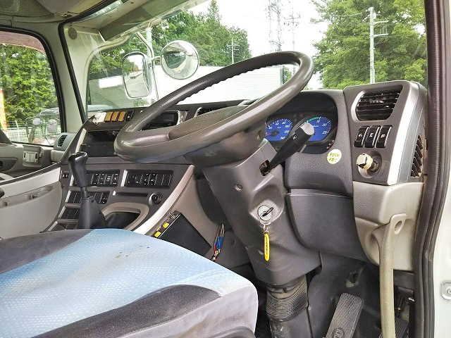 UDトラックスクオンダンプ大型（10t）[写真28]