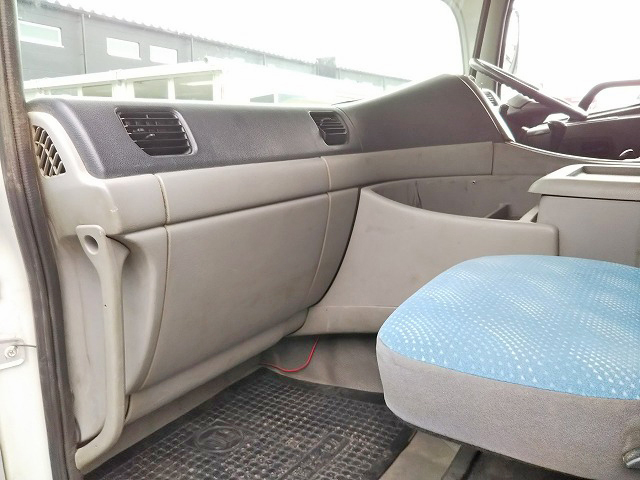 UDトラックスクオンダンプ大型（10t）[写真30]