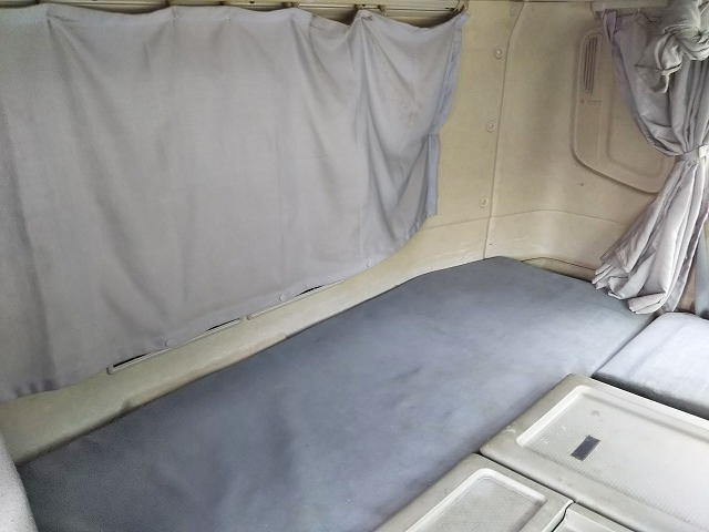 UDトラックスクオンダンプ大型（10t）[写真31]