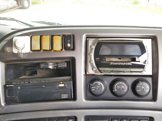 UDトラックスクオンダンプ大型（10t）[写真35]