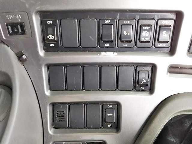 UDトラックスクオンダンプ大型（10t）[写真36]