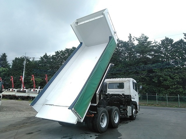 UDトラックスクオンダンプ大型（10t）[写真02]