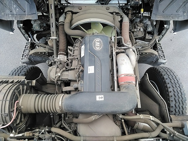 UDトラックスクオンダンプ大型（10t）[写真24]