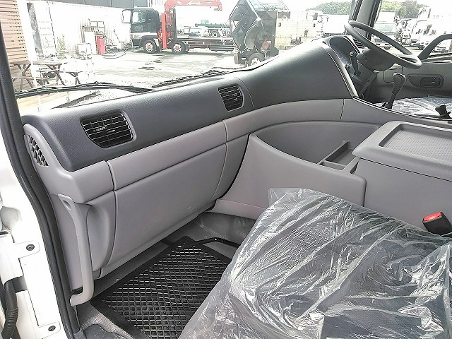 UDトラックスクオンダンプ大型（10t）[写真33]