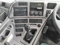 UDトラックスクオンダンプ大型（10t）[写真37]