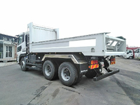 UDトラックスクオンダンプ大型（10t）[写真04]