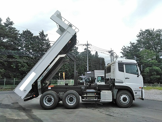 UDトラックスクオンダンプ大型（10t）[写真08]