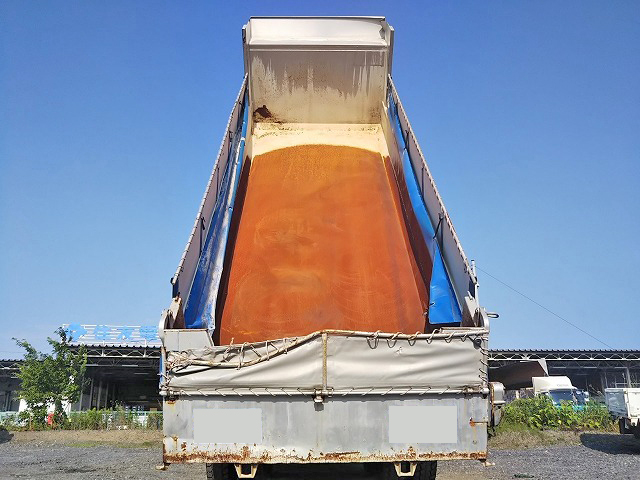 UDトラックスクオンダンプ大型（10t）[写真10]