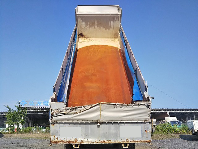 UDトラックスクオンダンプ大型（10t）[写真10]