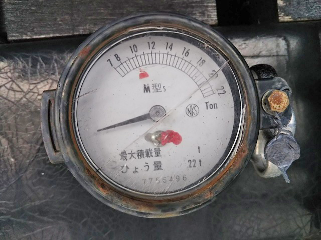 UDトラックスクオンダンプ大型（10t）[写真14]