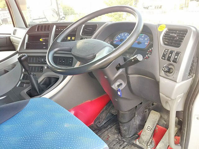 UDトラックスクオンダンプ大型（10t）[写真29]