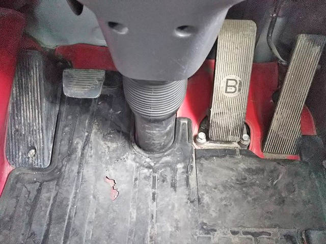 UDトラックスクオンダンプ大型（10t）[写真33]