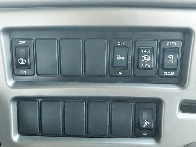 UDトラックスクオンダンプ大型（10t）[写真36]