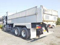 UDトラックスクオンダンプ大型（10t）[写真04]