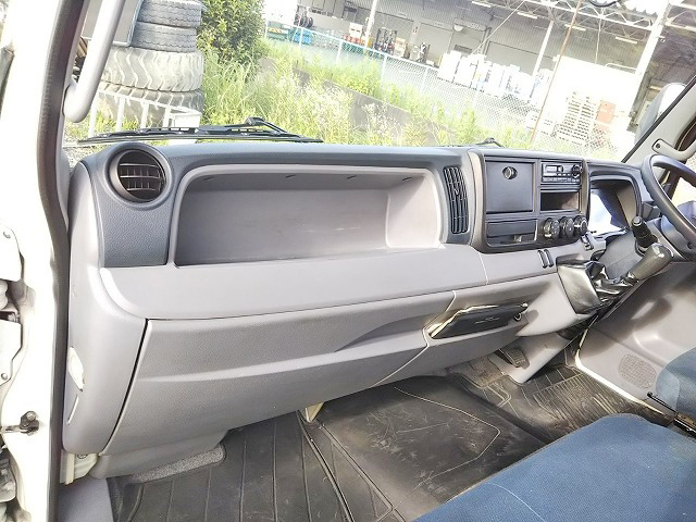 三菱ふそうキャンターアルミウイング小型（2t・3t）[写真29]