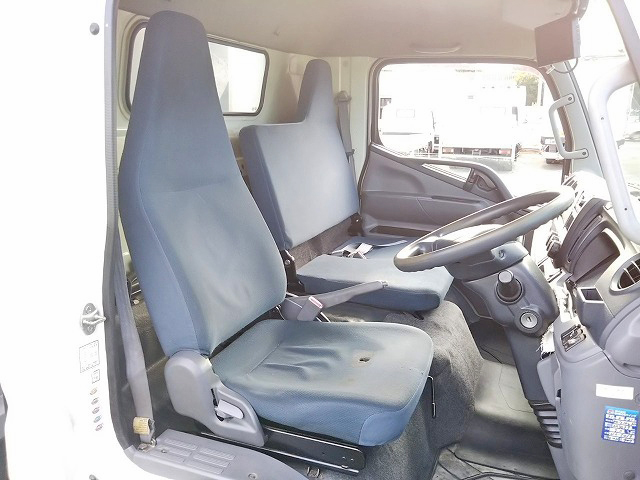 三菱ふそうキャンターアルミウイング小型（2t・3t）[写真32]