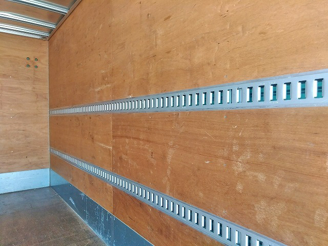 三菱ふそうキャンターアルミバン小型（2t・3t）[写真12]