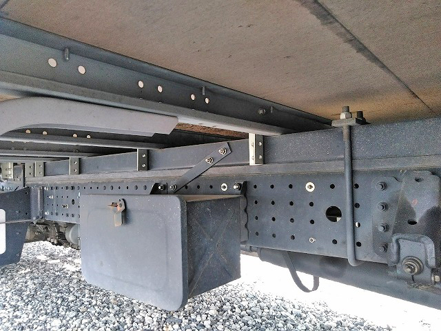 三菱ふそうキャンターアルミバン小型（2t・3t）[写真17]