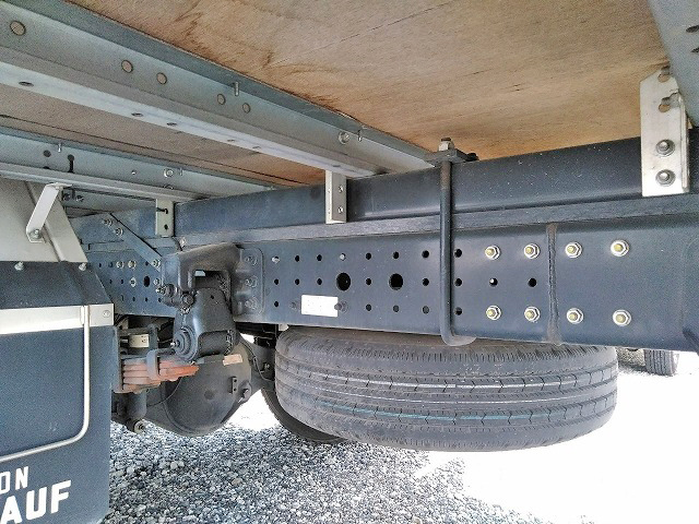 三菱ふそうキャンターアルミバン小型（2t・3t）[写真18]